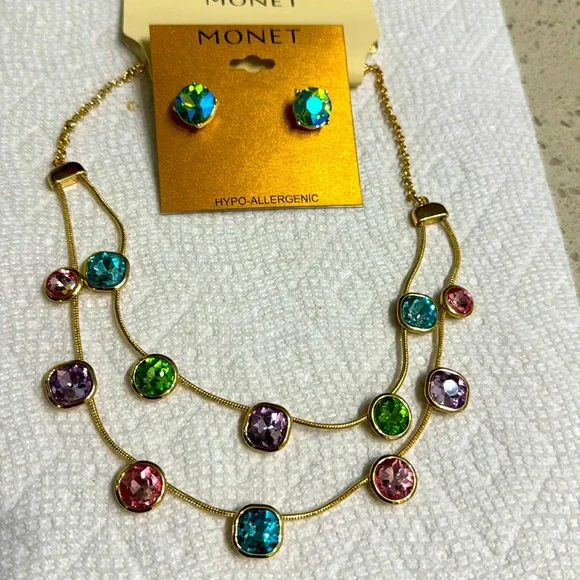 🎉 HP! Gorgeous Monet Necklace and Earrings Set 🎉 - Picture 1 of 3